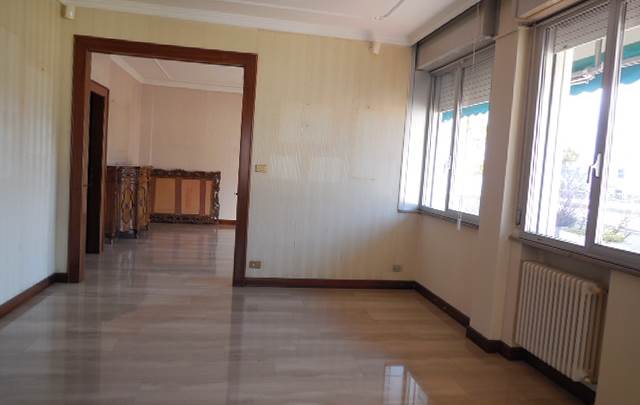 Trento (TN) appartamento piano alto con terrazzo