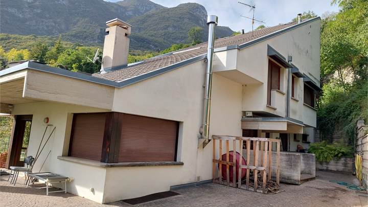 ROMAGNANO (TN) VILLA CON DUE APPARTAMENTI