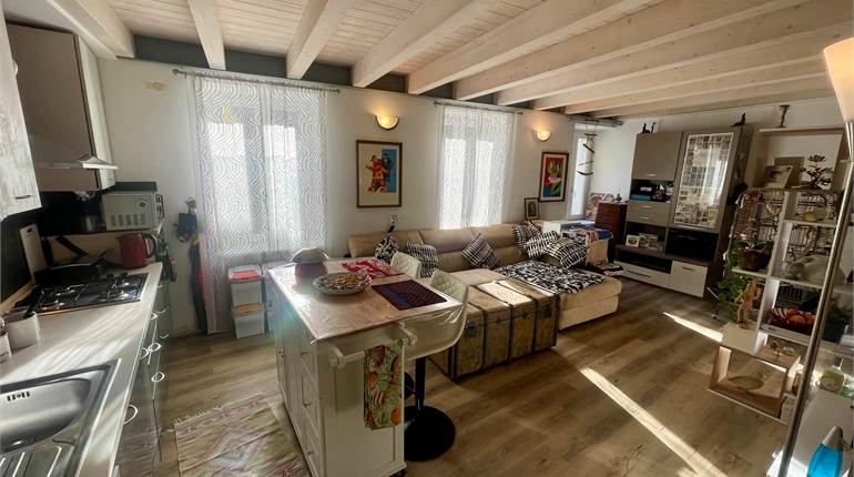 NAGO (TN) TRILOCALE RISTRUTTURATO NEL CENTRO STORICO