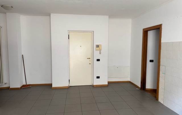 Appartamento due stanze con garage e posto auto 