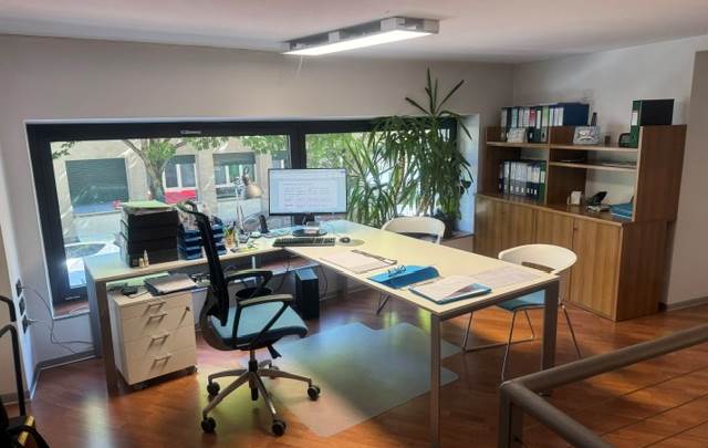 Trento centro, ufficiopiano terra.