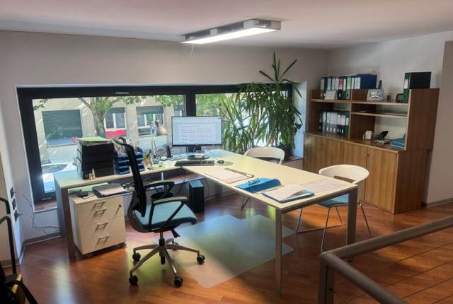 Trento centro, ufficio